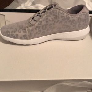 jessica simpson tennis shoes